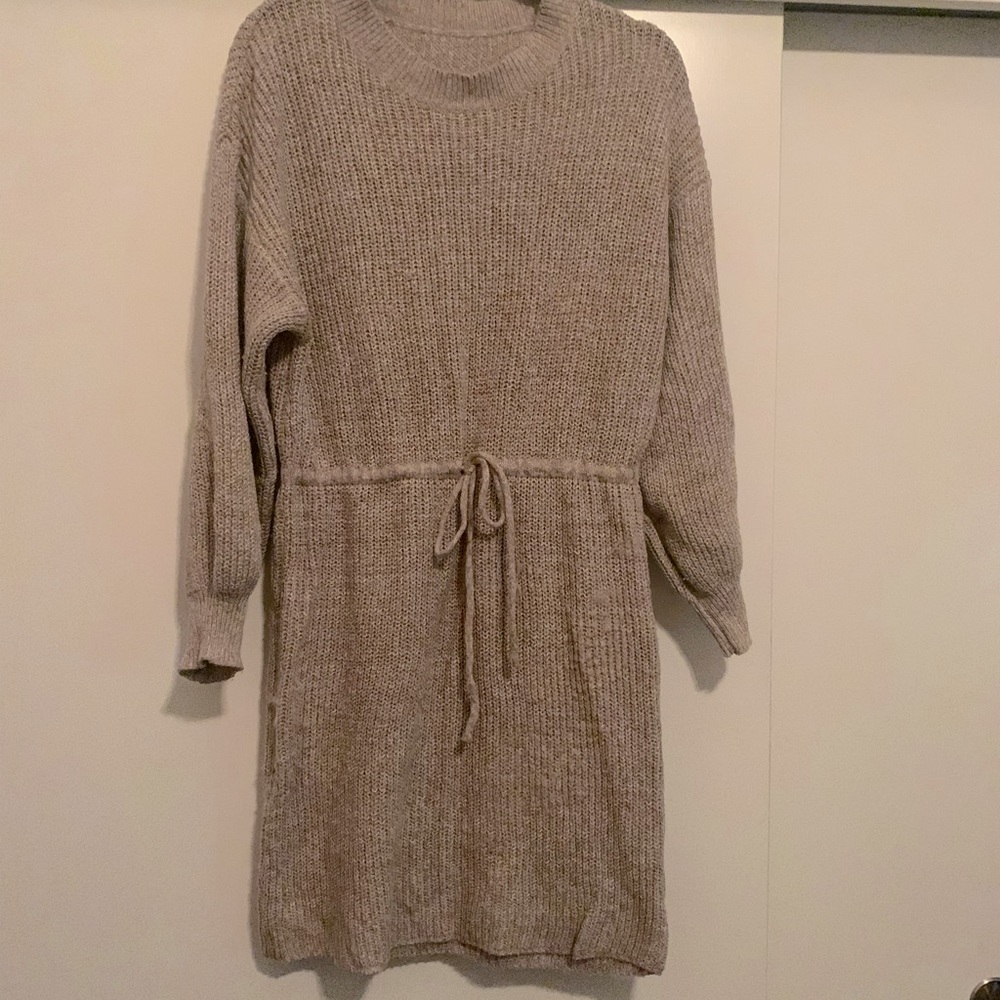 Sweater dress with tie at waist